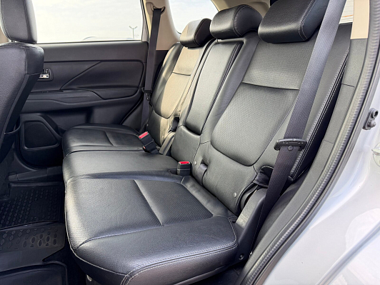 Mitsubishi Outlander Intense, 2016 года, пробег 210921 км