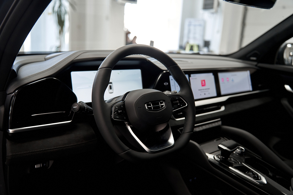 Geely Monjaro Exclusive, серый