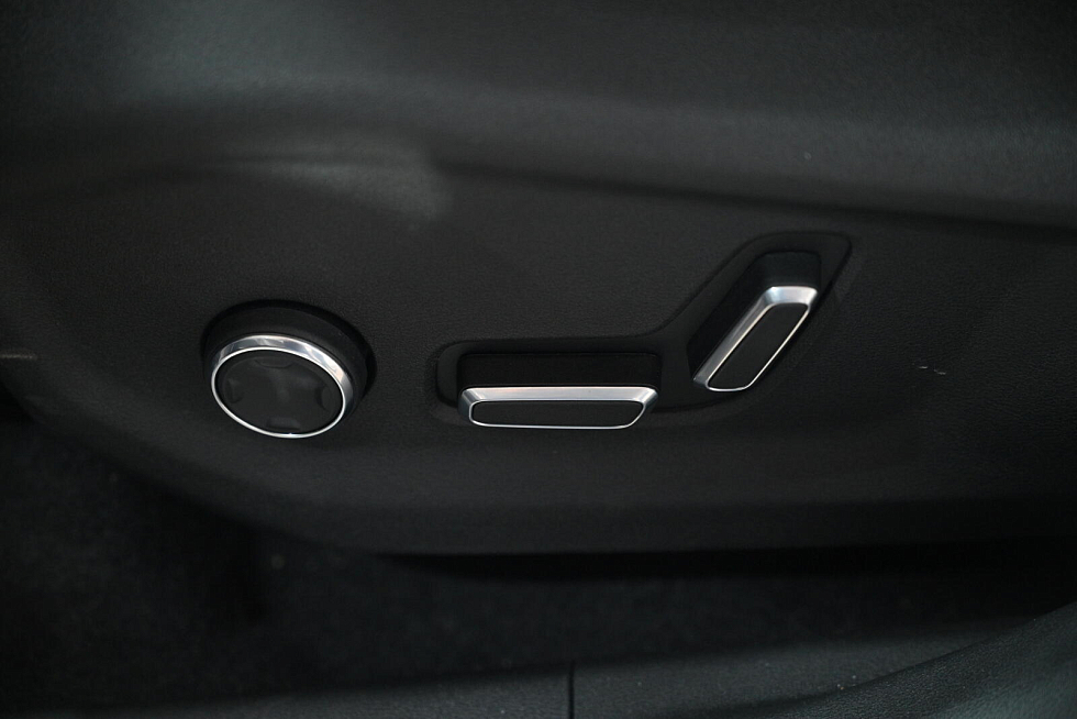 Geely Monjaro , белый