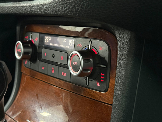 Volkswagen Touareg, 2010 года, пробег 223384 км