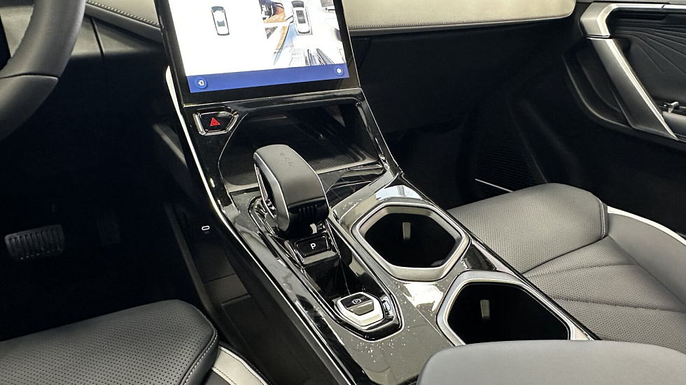 Geely Atlas Флагман, серебряный