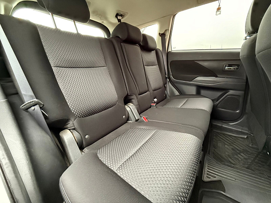 Mitsubishi Outlander Intense, 2018 года, пробег 172000 км