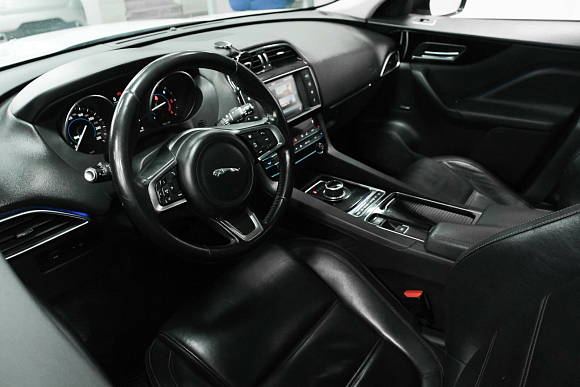 Jaguar F-Pace Pure, 2018 года, пробег 137210 км
