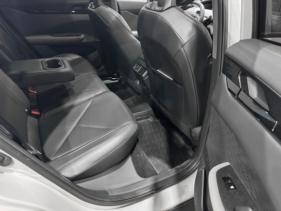 Changan UNI-V DLX, серебряный