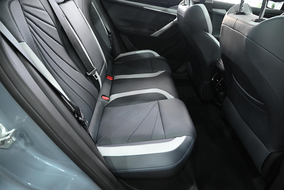 Geely Atlas Спорт, голубой