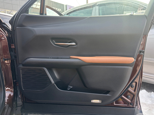 Lexus UX #live, 2019 года, пробег 116848 км