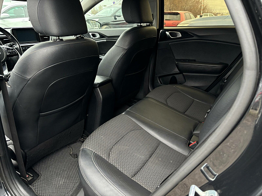 Kia Ceed Prestige, 2018 года, пробег 180268 км