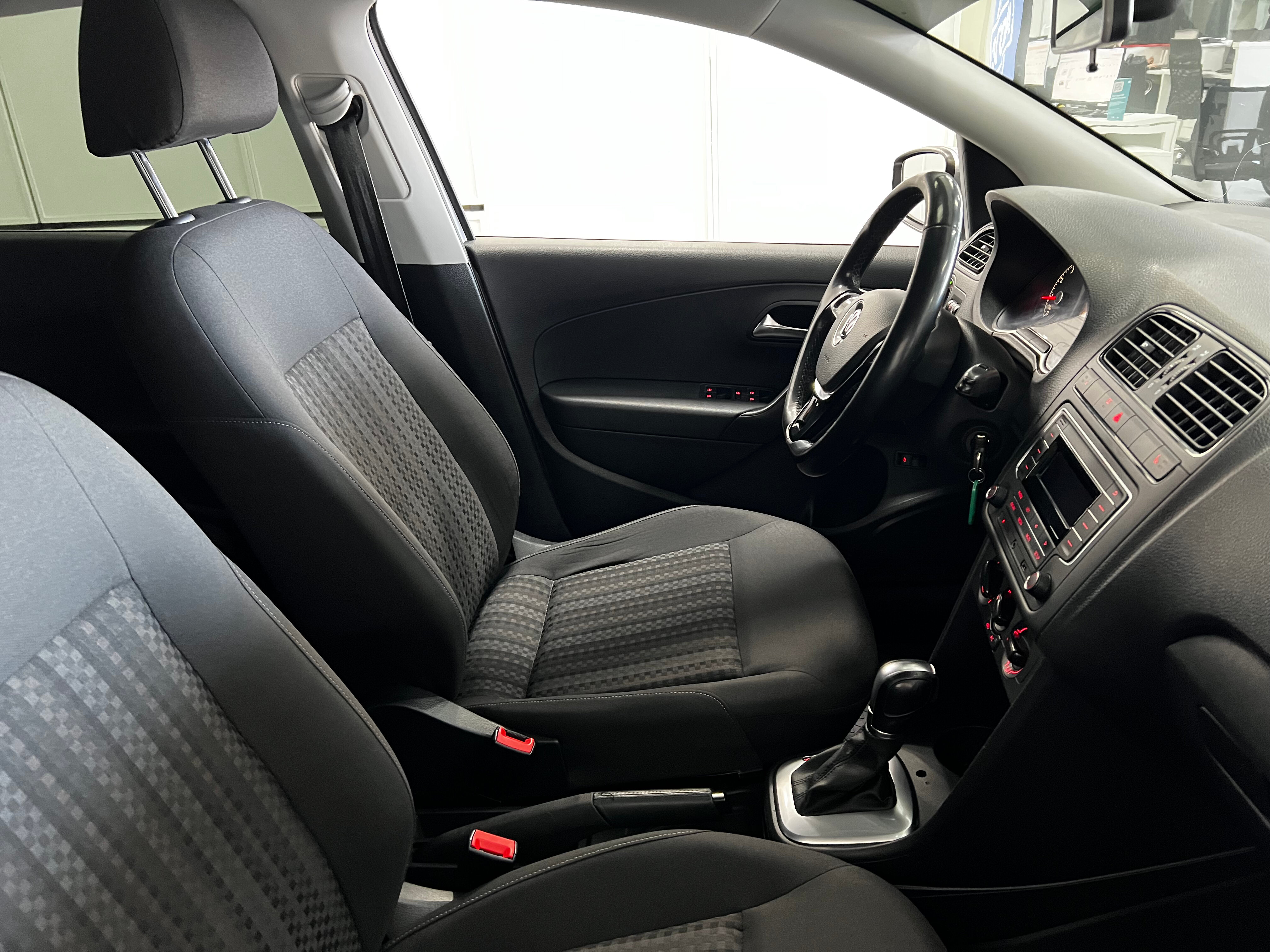 Volkswagen Polo Comfortline, 2017 года, пробег 123000 км