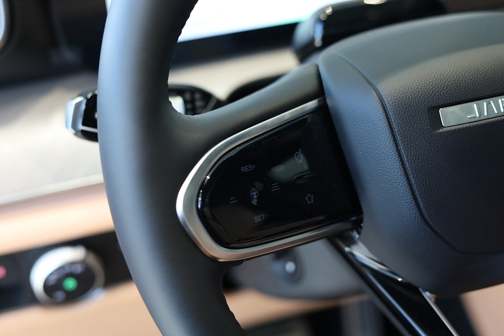 Jaecoo J8 Active двухцветный, серый