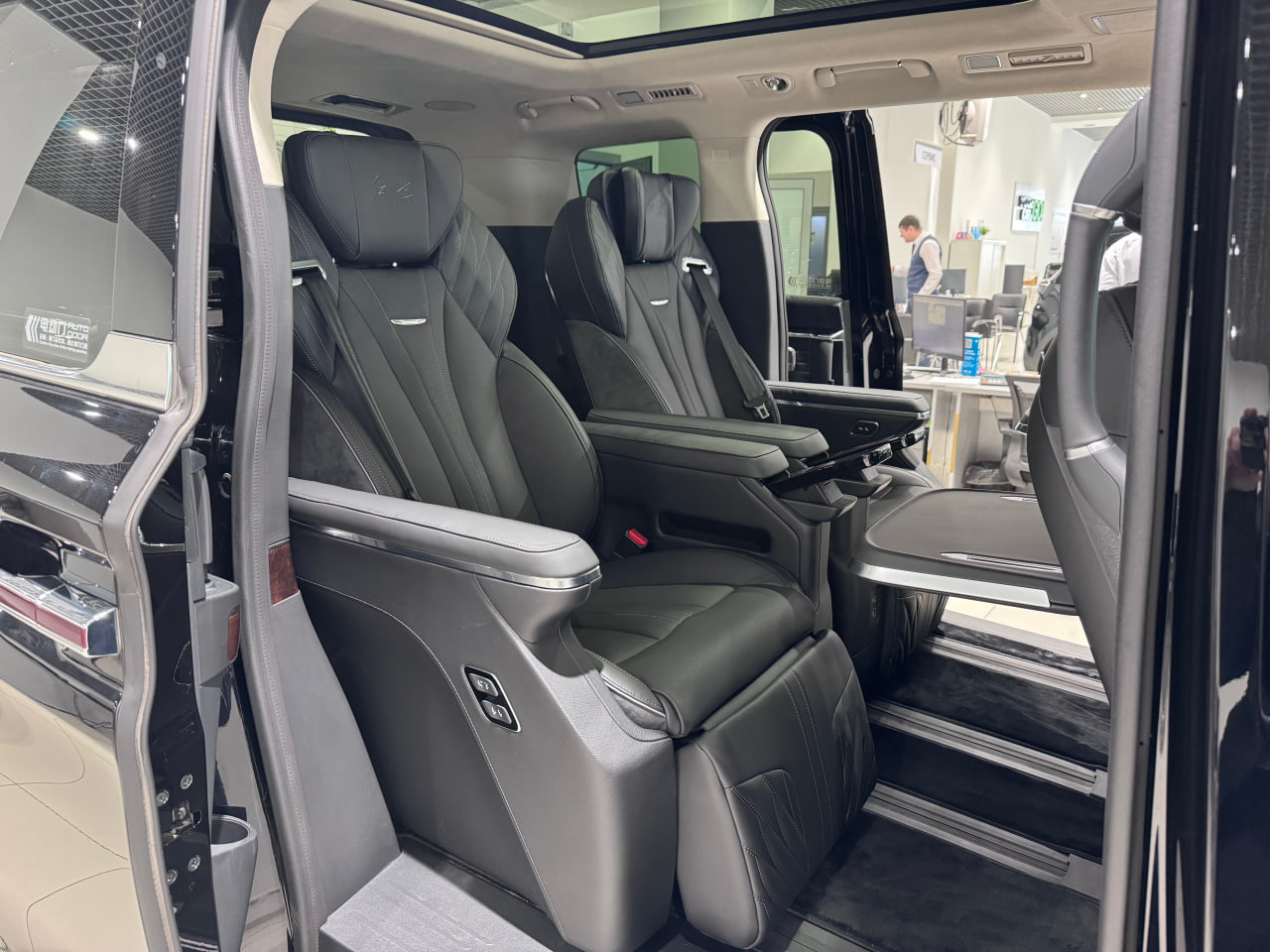 Hongqi HQ9 Бизнес (Executive), черный