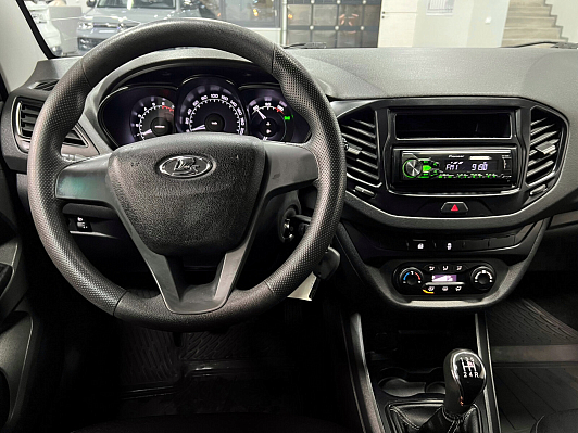 Lada (ВАЗ) Vesta 50 Anniversary, 2016 года, пробег 129000 км