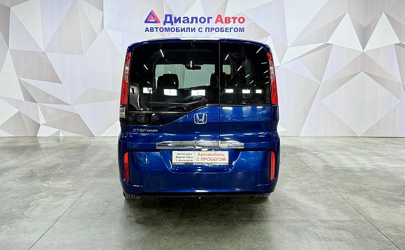 Honda Stepwgn, 2016 года, пробег 163270 км