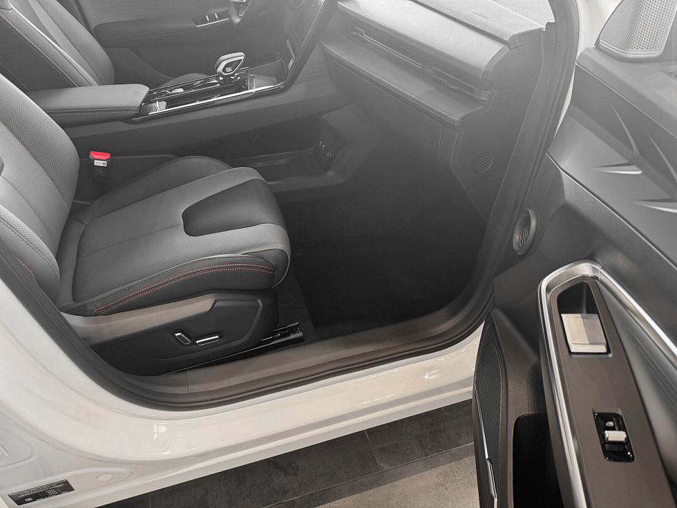 Geely Cityray Флагман, белый