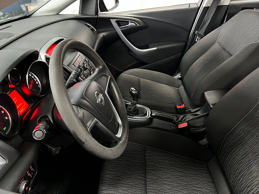 Opel Astra Active, 2013 года, пробег 156000 км