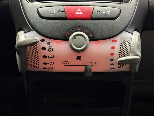 Peugeot 107 Active, 2012 года, пробег 179656 км