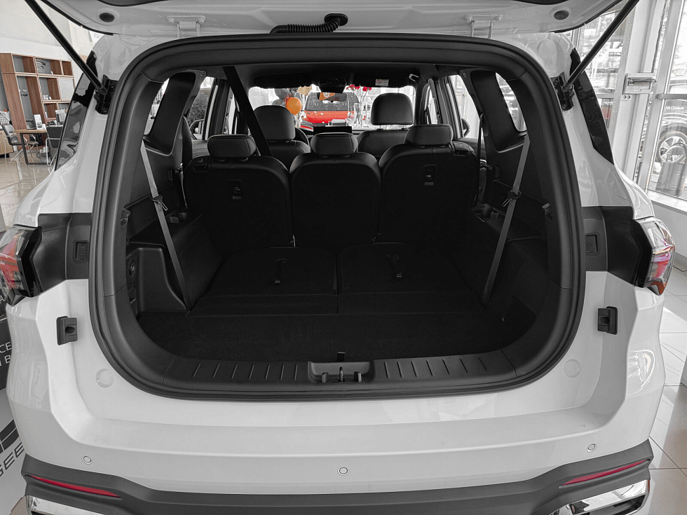 Geely Okavango Флагман, белый