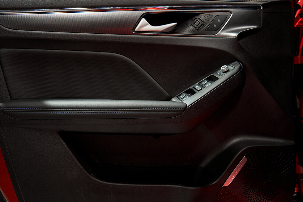 Haval Jolion Elite, красный