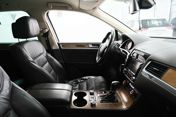 Volkswagen Touareg, 2014 года, пробег 218000 км