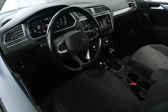 Volkswagen Tiguan Respect, 2021 года, пробег 140000 км