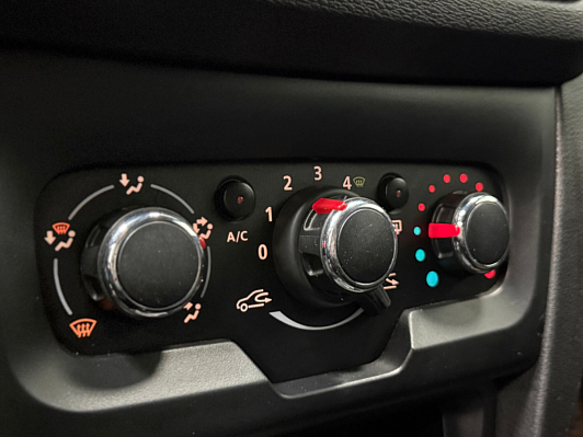 Lada (ВАЗ) XRAY Optima Air conditioner (2018), 2018 года, пробег 83000 км