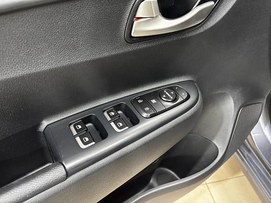 Kia Rio Luxe, 2019 года, пробег 81400 км