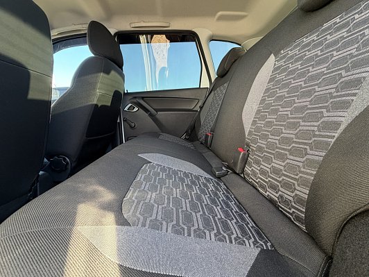 Mitsubishi Outlander Intense, 2014 года, пробег 117700 км