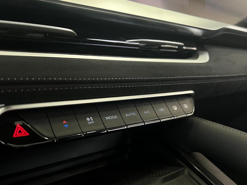 Geely Monjaro Flagship SE, черный