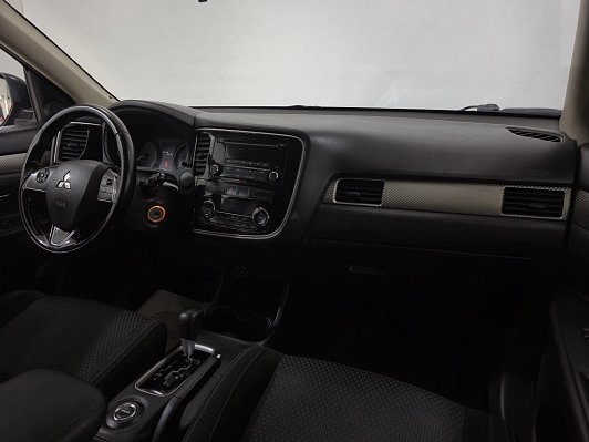 Mitsubishi Outlander Intense, 2016 года, пробег 294901 км
