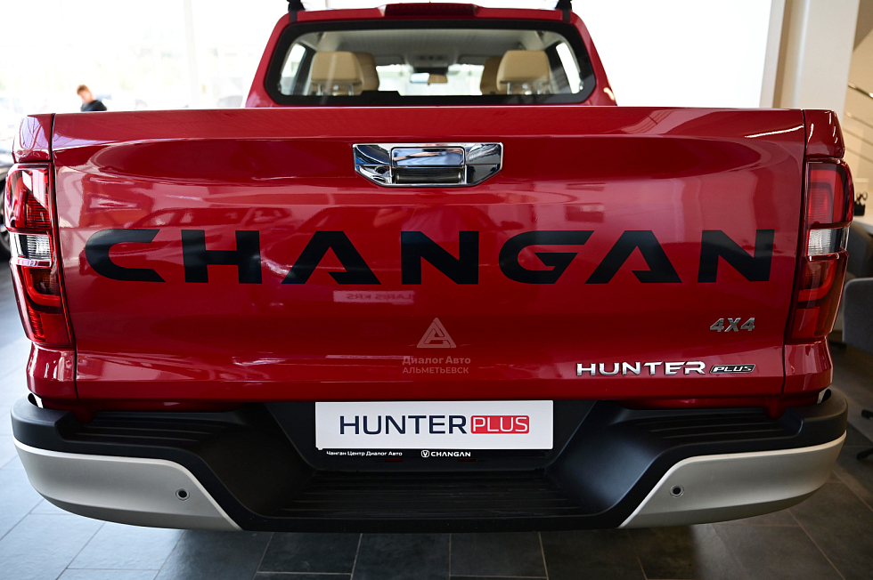 Changan Hunter Plus Luxe, красный