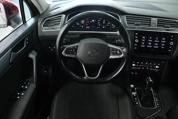 Volkswagen Tiguan Respect, 2021 года, пробег 140000 км