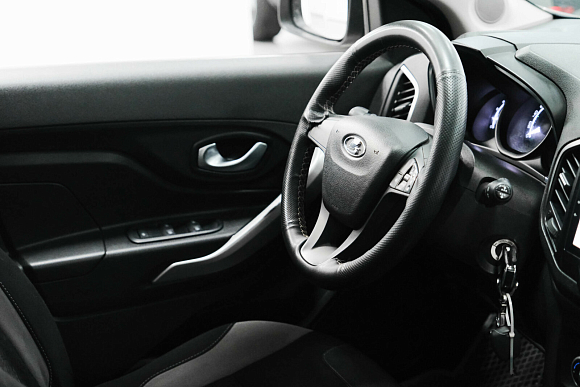 Lada (ВАЗ) XRAY Comfort, 2017 года, пробег 105000 км