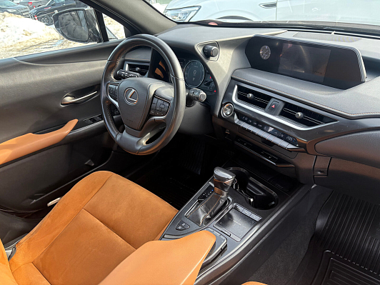 Lexus UX #live, 2019 года, пробег 116848 км