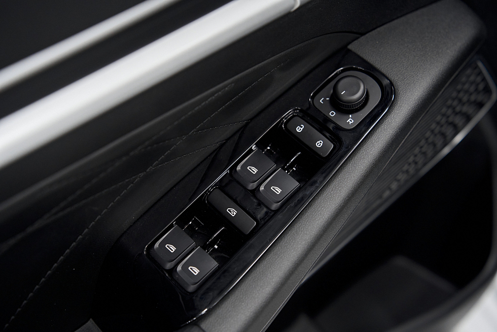 Geely Emgrand Flagship, белый