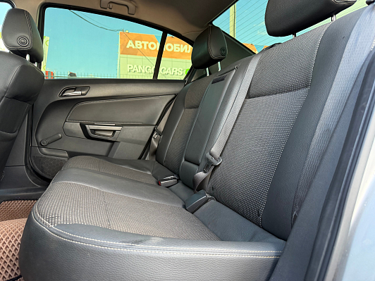 Opel Astra Cosmo, 2011 года, пробег 196699 км