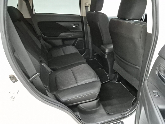 Mitsubishi Outlander Intense, 2016 года, пробег 172205 км