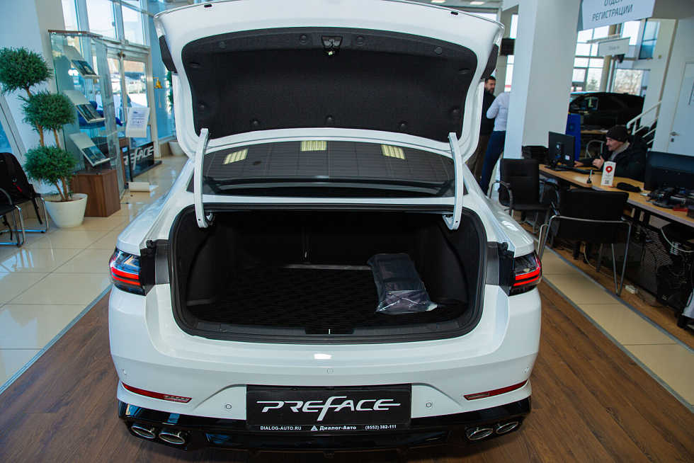 Geely Preface Люкс, белый