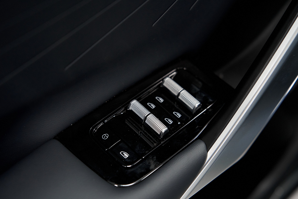 Geely Atlas Спорт, голубой