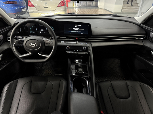Hyundai Elantra LUX, 2024 года, пробег 36700 км