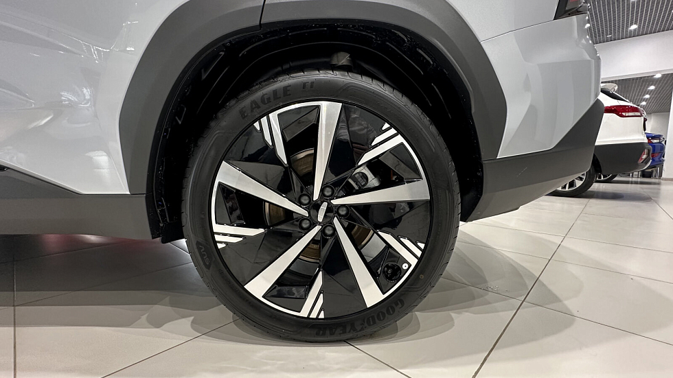 Geely Atlas Flagship Sport, серебряный