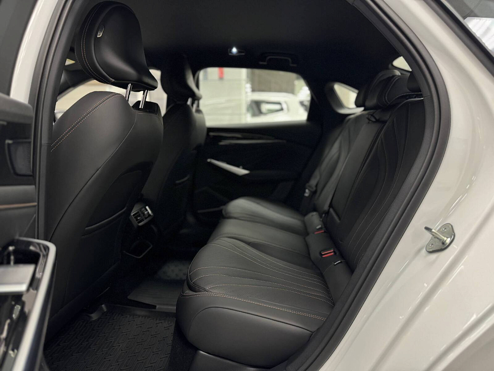 Geely Preface Flagship, белый