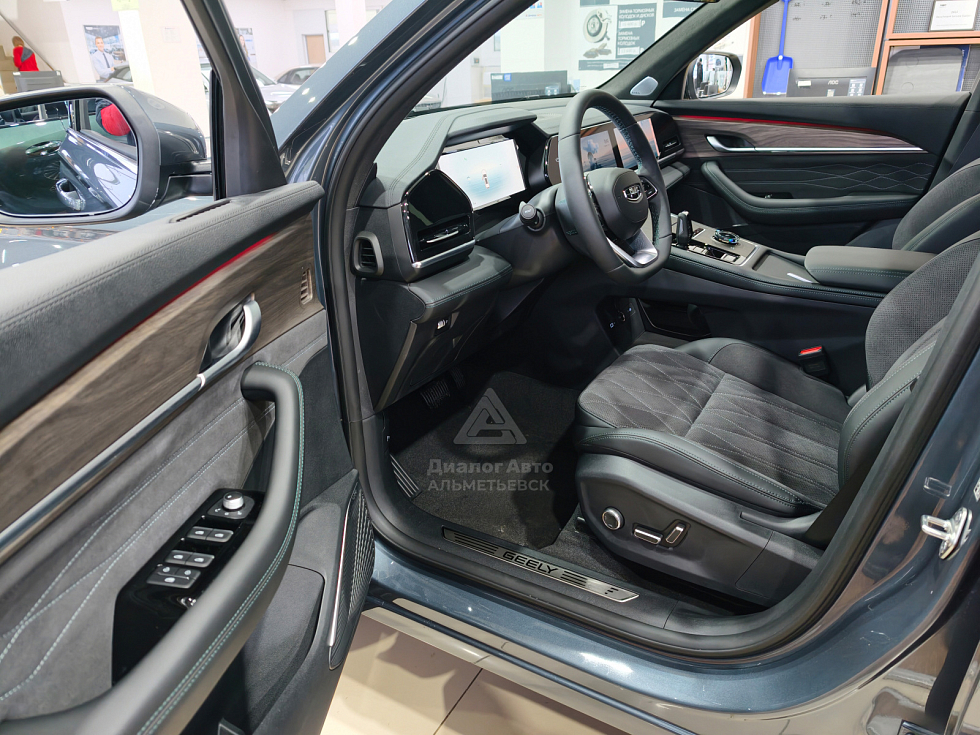 Geely Monjaro Флагман, серый