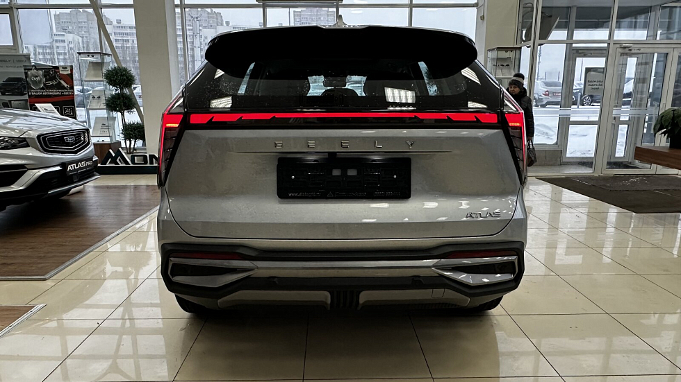 Geely Atlas Флагман, серебряный