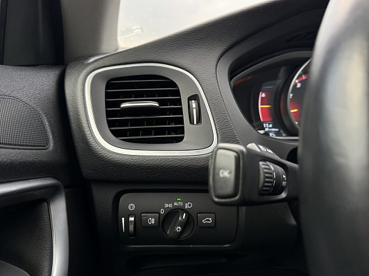 Volvo V40 Cross Country, 2016 года, пробег 100000 км