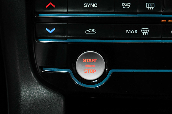 Jaguar F-Pace Pure, 2018 года, пробег 137210 км