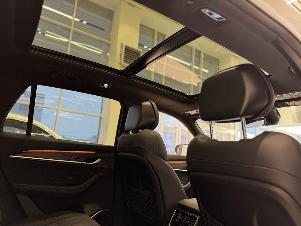 Geely Monjaro Flagship SE, белый