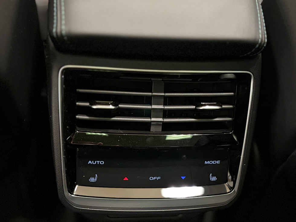 Geely Monjaro Флагман, зеленый