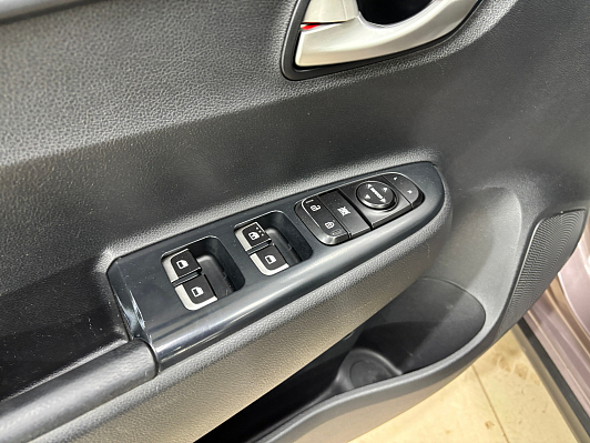 Kia Rio Лига Европы, 2018 года, пробег 97209 км