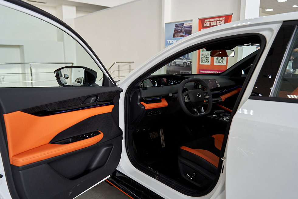 Changan UNI-V Люкс, белый