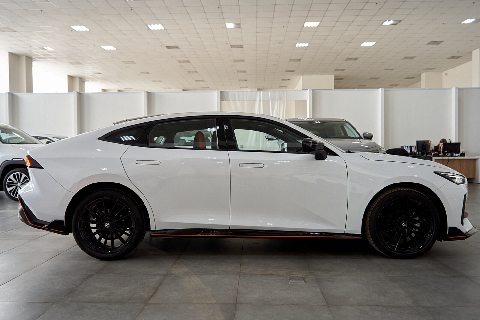 Changan UNI-V Luxe, белый