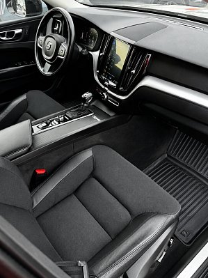 Volvo XC60 R-Design, 2018 года, пробег 85238 км